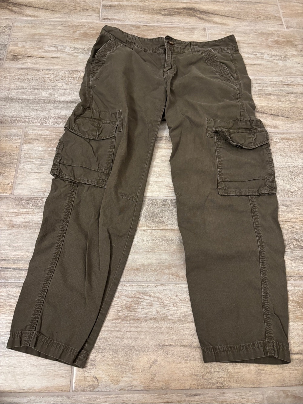 Eddie Bauer Dark Olive Straight-Leg Cargo Pants